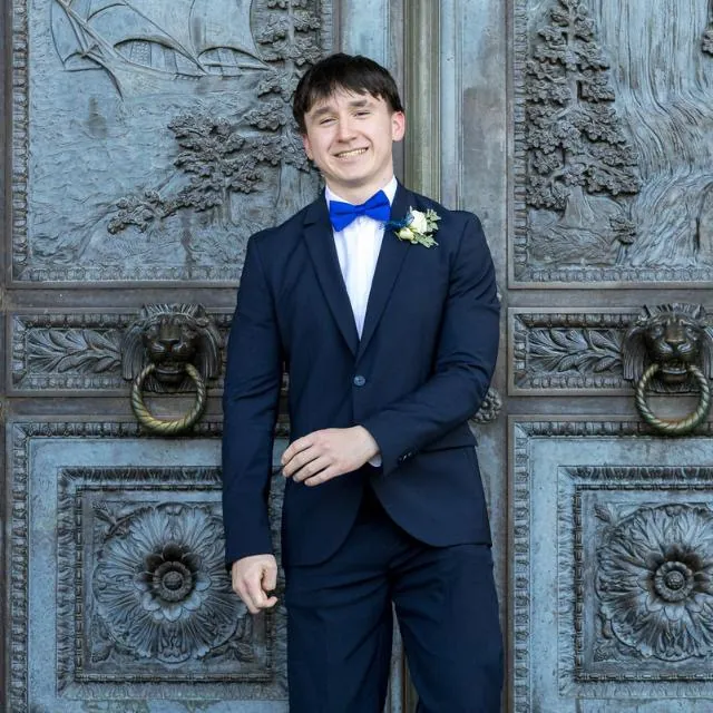Boris Kovalsky de traje